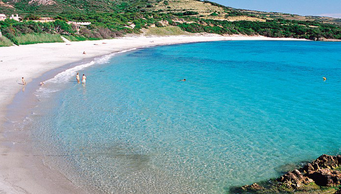Une carte postale de Isola Rossa – Toutes les nuances de vos vacances en Sardaigne